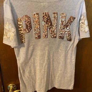 ❤️PINK VS Gray WITH GOLD SEQUINS BLING SHORT SLEEVE TEE SHIRT SIZE MEDIUM ❤️💋❤️
